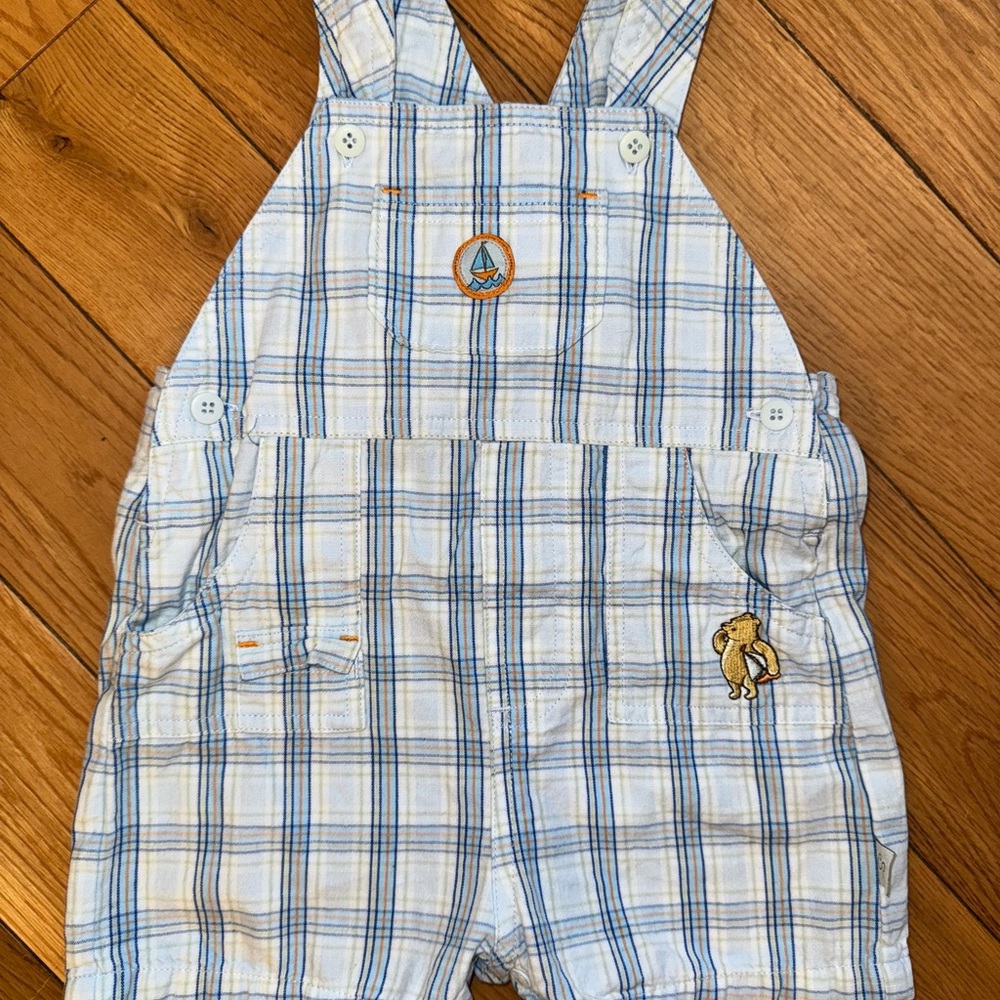 Classic Pooh plaid overalls size 9 months